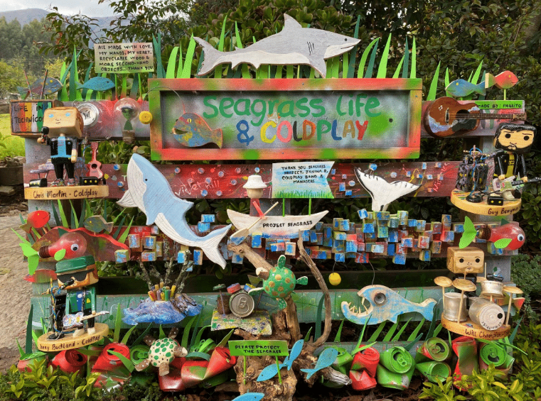 A large scale installation made from second hand objects. The display includes a rang of species.
